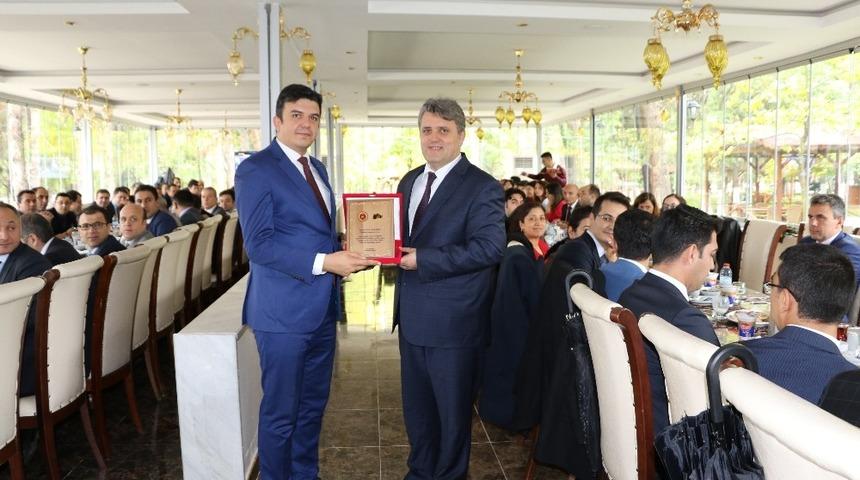 Tayini &ccedil;ıkan hakim ve savcılara veda yemeği