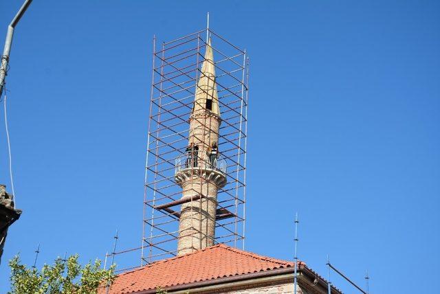 Polisten minareye çıkan şahsa hayati müdahale