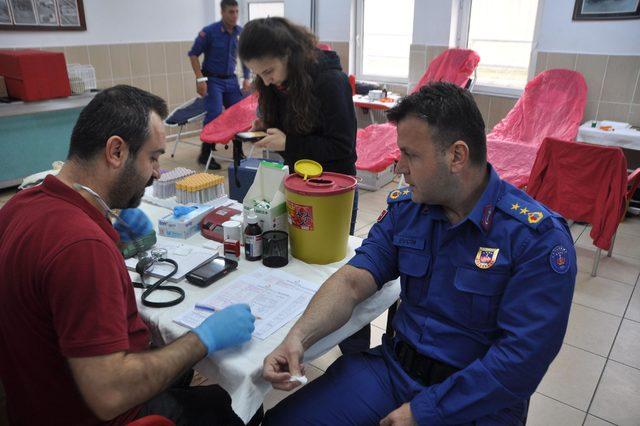 Cezaevinde görevli jandarma, kan ve kök hücre bağışı yaptı