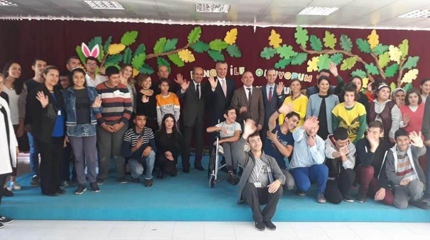 Burhaniye’de özel öğrencilerin gösterileri alkışlandı