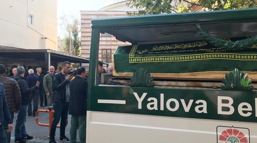 Balkondan &ccedil;arşafla inerken d&uuml;ş&uuml;p &ouml;len kadın, toprağa verildi