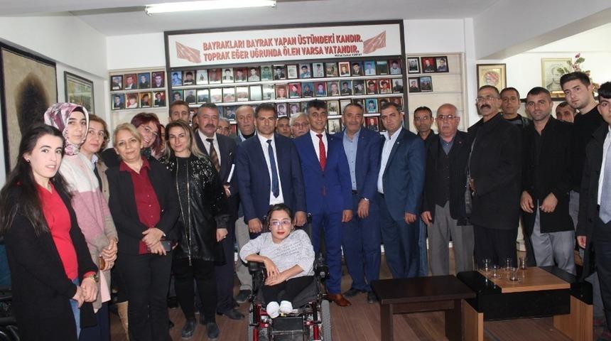 Hizmet-İş Sendikası Şehit Ailelerinin yanında