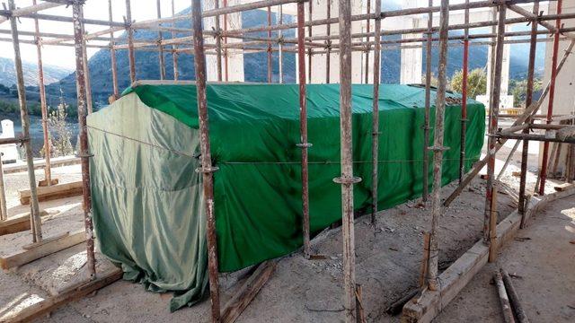 Hazreti Üzeyir (AS) Peygamberin makamında restorasyon sürüyor