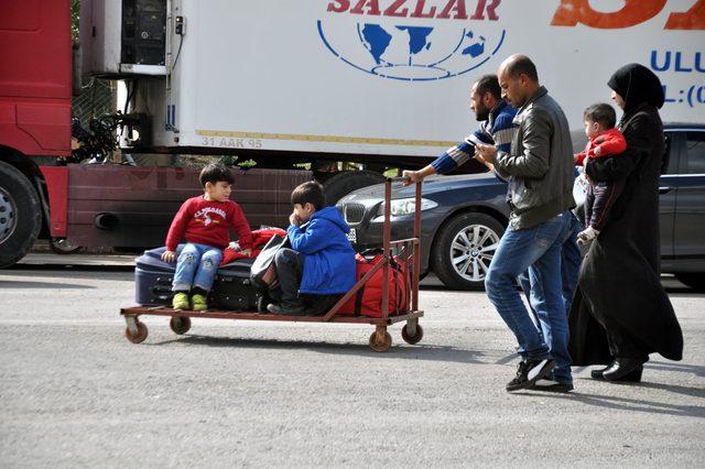 Suriyelilerin bayram dönüşü devam ediyor