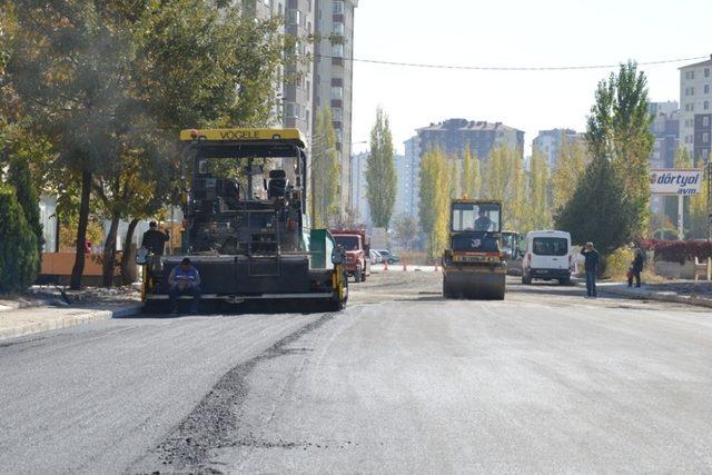 Melikgazi’de Asfalt Çalışmaları Devam Ediyor