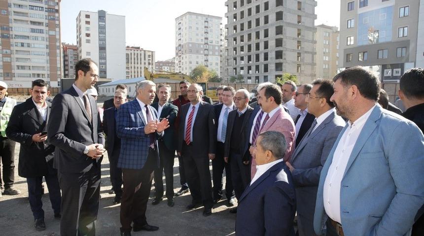 İş adamlarından yatırımlara &ouml;vg&uuml;