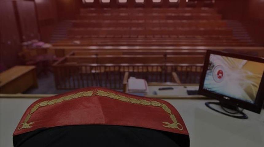 FET&Ouml; sanığı kadın hapis cezası alınca kocasına d&ouml;n&uuml;p 'yaktın başımı' dedi