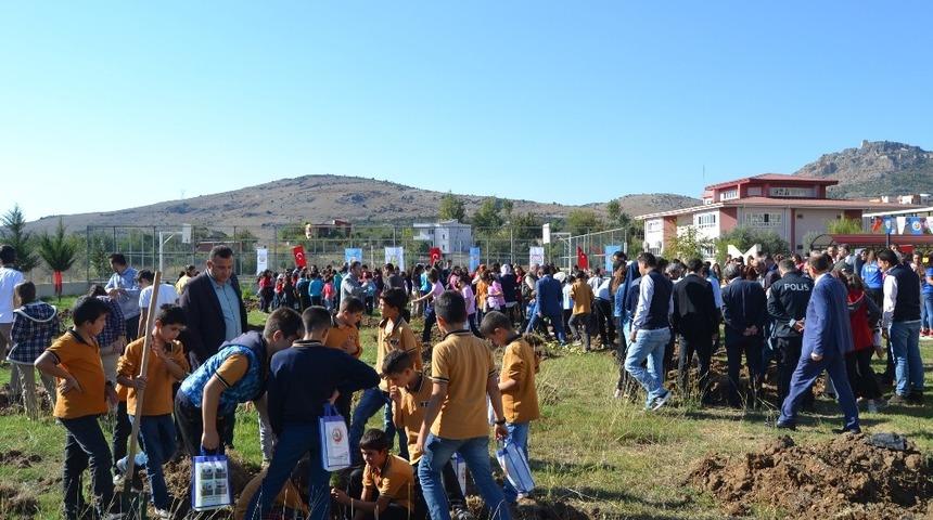 Adana&rsquo;da "Fidanlar Fidanlarla B&uuml;y&uuml;yor" etkinliği