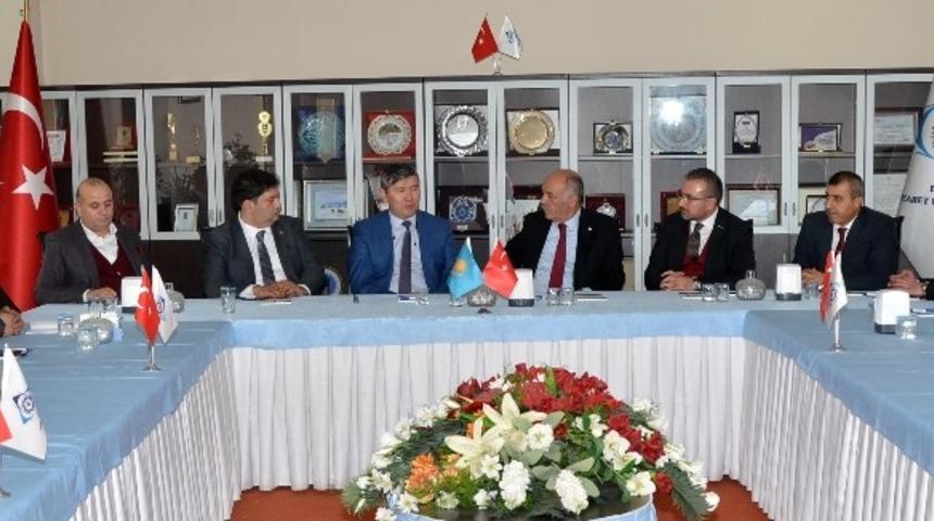 Kazakistan B&uuml;y&uuml;kel&ccedil;isi Saparbekuly&rsquo;den ETSO&rsquo;ya ziyaret