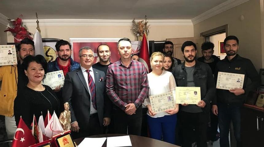 Kalfalık ve ustalık belgelerini aldılar