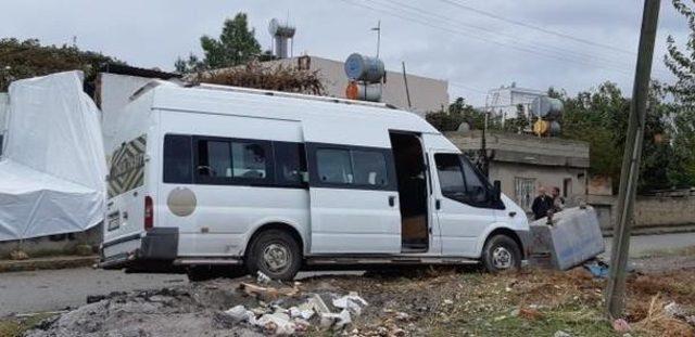 Minibüs ile otomobil çarpıştı: 2 Yaralı