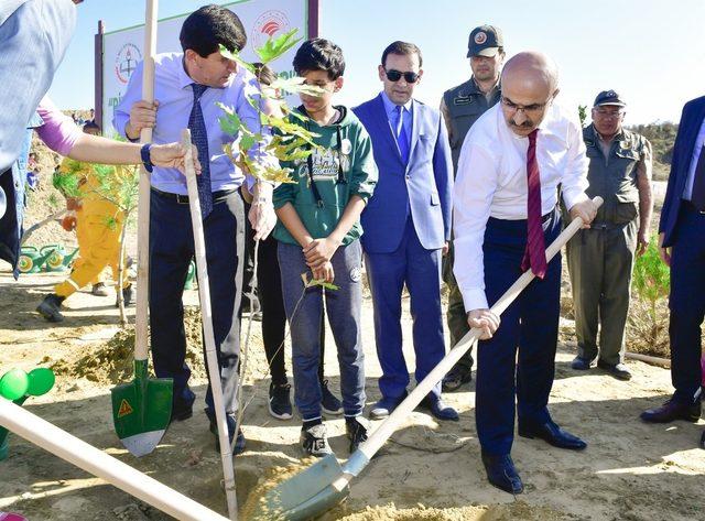 Adana’da bin fidan toprakla buluştu