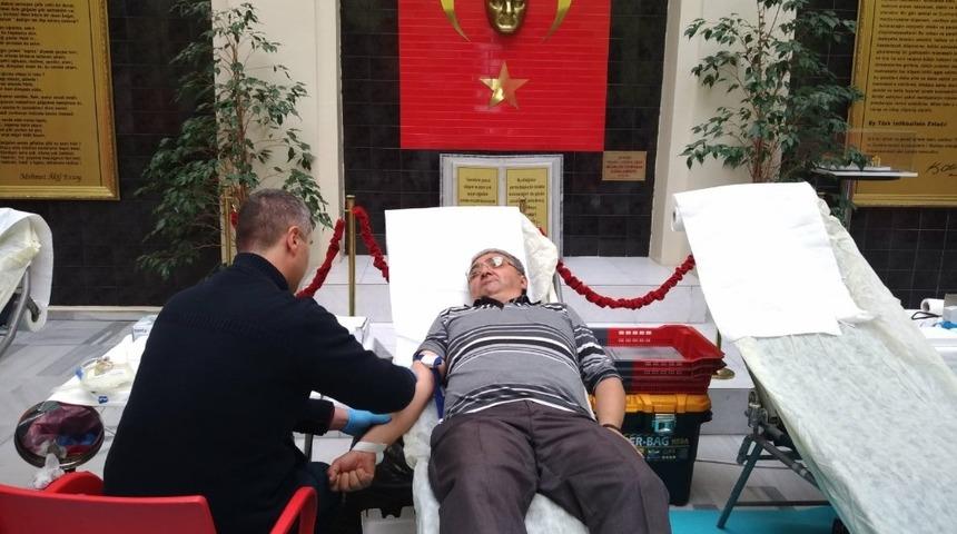 Velilerden kan bağışı