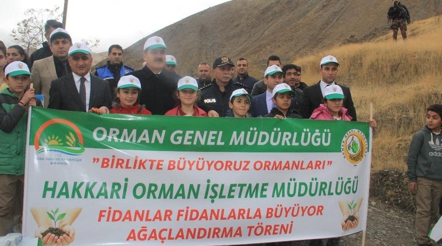 Hakkari&rsquo;de &ldquo;Fidanlar Fidanlarla B&uuml;y&uuml;yor&rdquo; projesi
