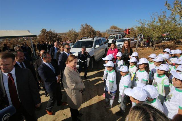 Uşak’ta “Fidanlar fidanlarla büyüyor” projesi ile 2 bin 500 fidan dikildi