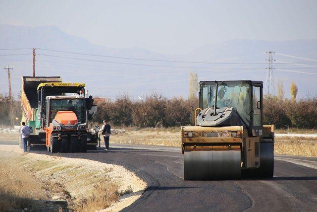 Karaman Belediyesinde asfalt çalışmaları devam ediyor