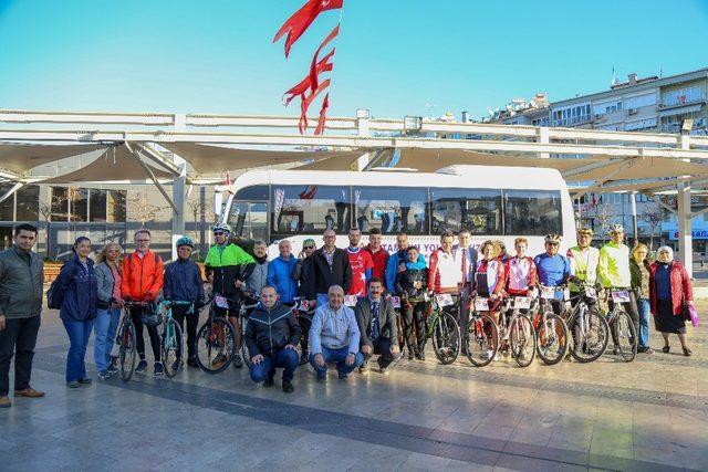 Büyükşehrin desteğiyle Anıtkabir’e pedal çevirdiler