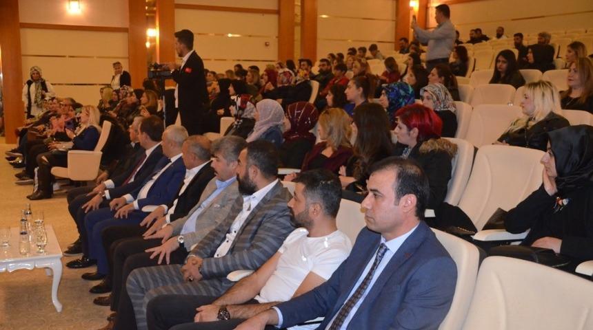 Kuaf&ouml;rlere kesim ve renklendirme eğitimi verildi