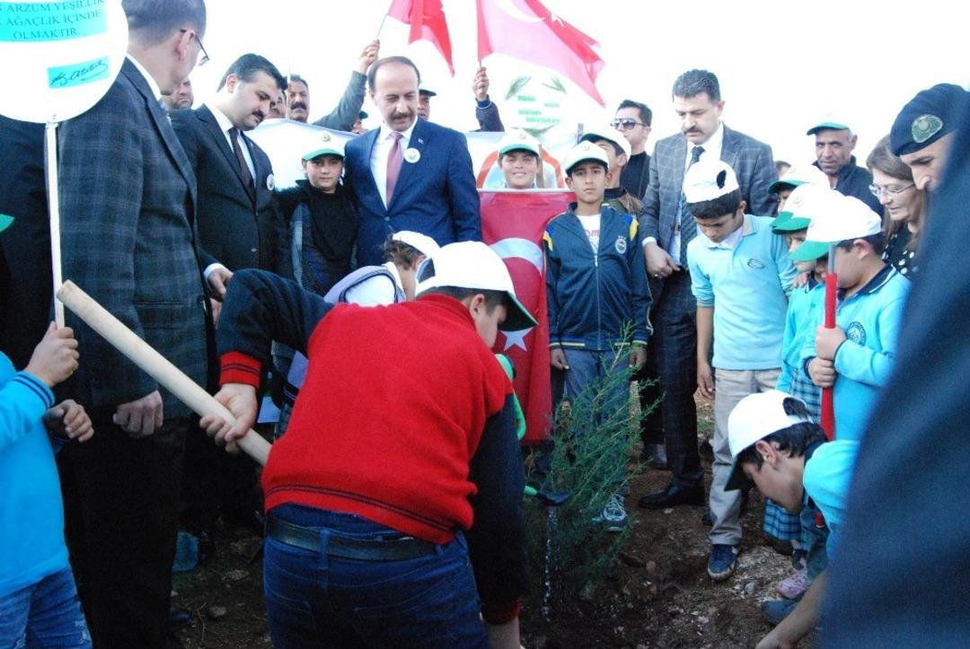 Şanlıurfa&rsquo;da &lsquo;Fidanlar fidanlarla b&uuml;y&uuml;yor&rsquo; etkinliği