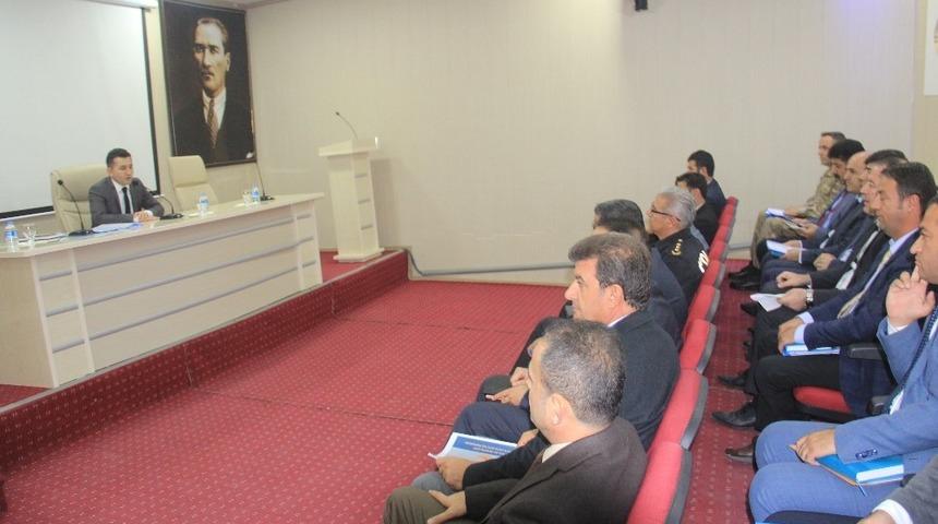 Hakkari&rsquo;de &ldquo;Karla M&uuml;cadele&rdquo; toplantısı