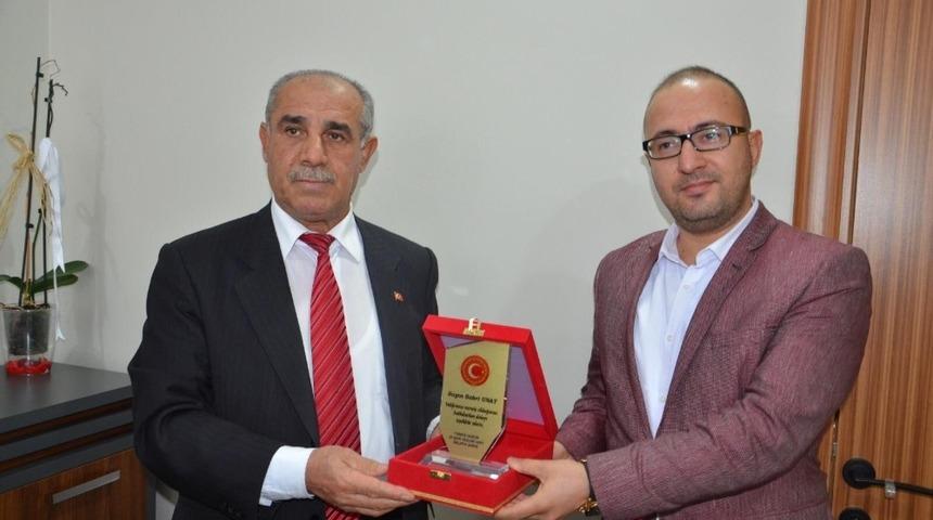 Şehit derneğinden Unat’a teşekkür plaketi