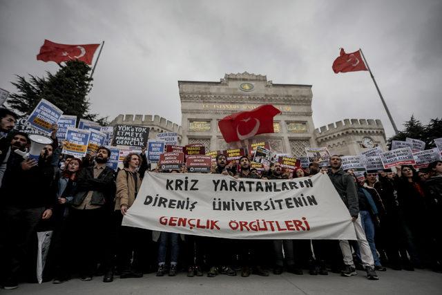 Beyazıt Meydanı nda YÖK protestosu 2