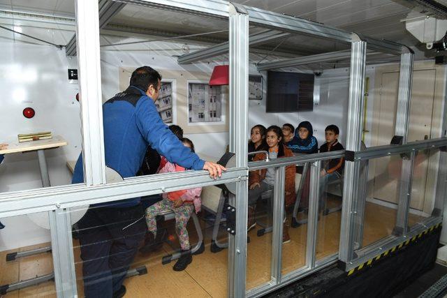 Yeşilyurt’taki öğrencilere deprem eğitimi verildi