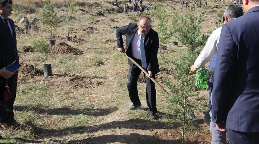 Şuhut&rsquo;ta 500 fidan toprakla buluştu