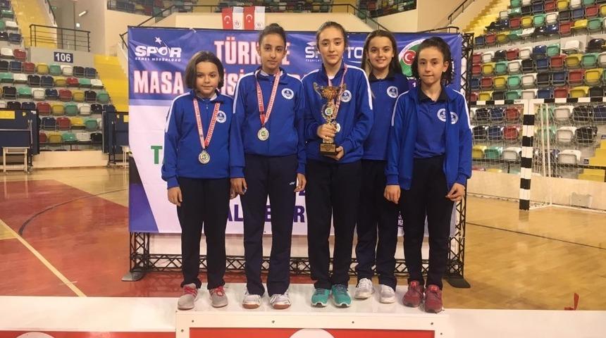 Kağıtsporlu minik masa tenis&ccedil;ilerinden b&uuml;y&uuml;k başarı