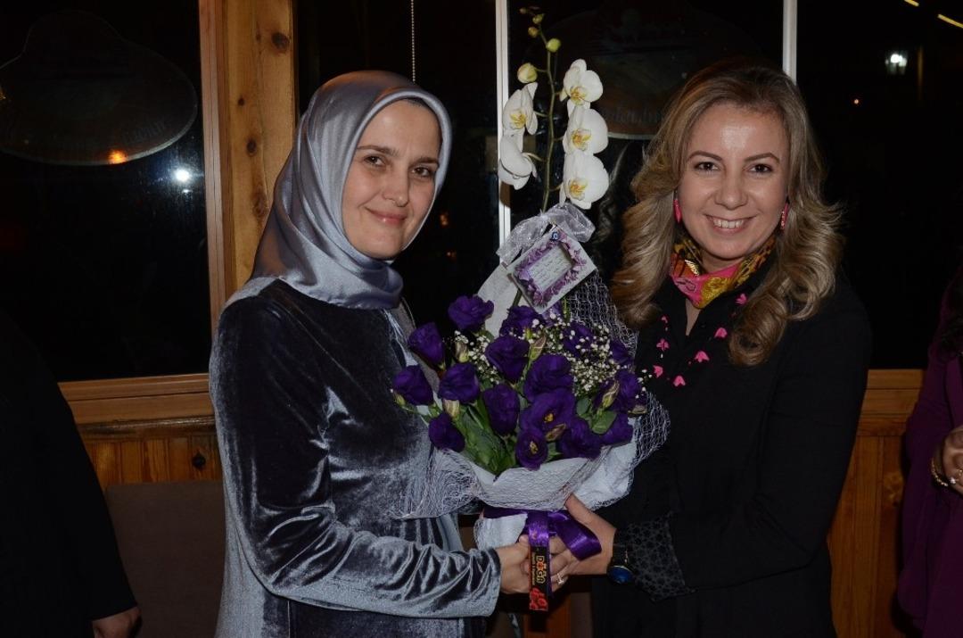 AK Parti Kadın Kollarında g&ouml;rev teslimi yapıldı