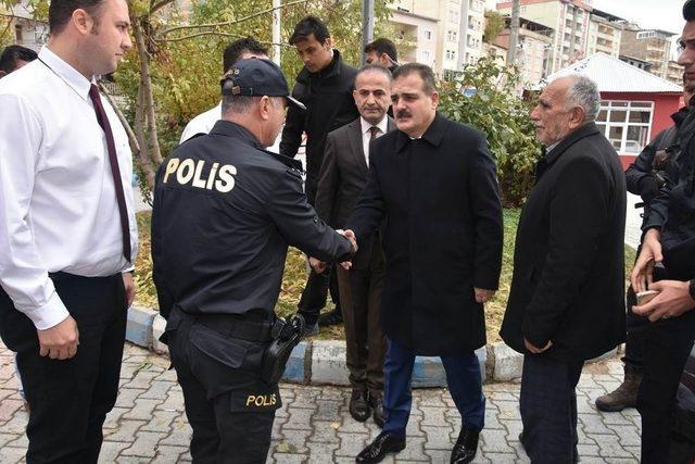 Vali Akbıyık yaralı polisleri ziyaret etti