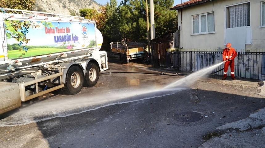 Karab&uuml;k Belediyesi&rsquo;nden &ccedil;evre temizliği