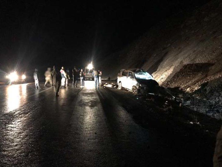 Van'da göçmenleri taşıyan minibüs şarampole yuvarlandı G1