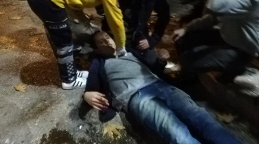 Kontrolden &ccedil;ıkan motosiklet kaldırıma &ccedil;arptı: 1 yaralı