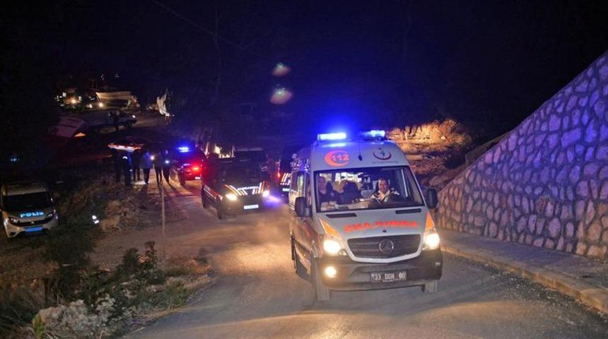 Mersin'de göçmenleri taşıyan tekne battı! Ekipler alarma geçti