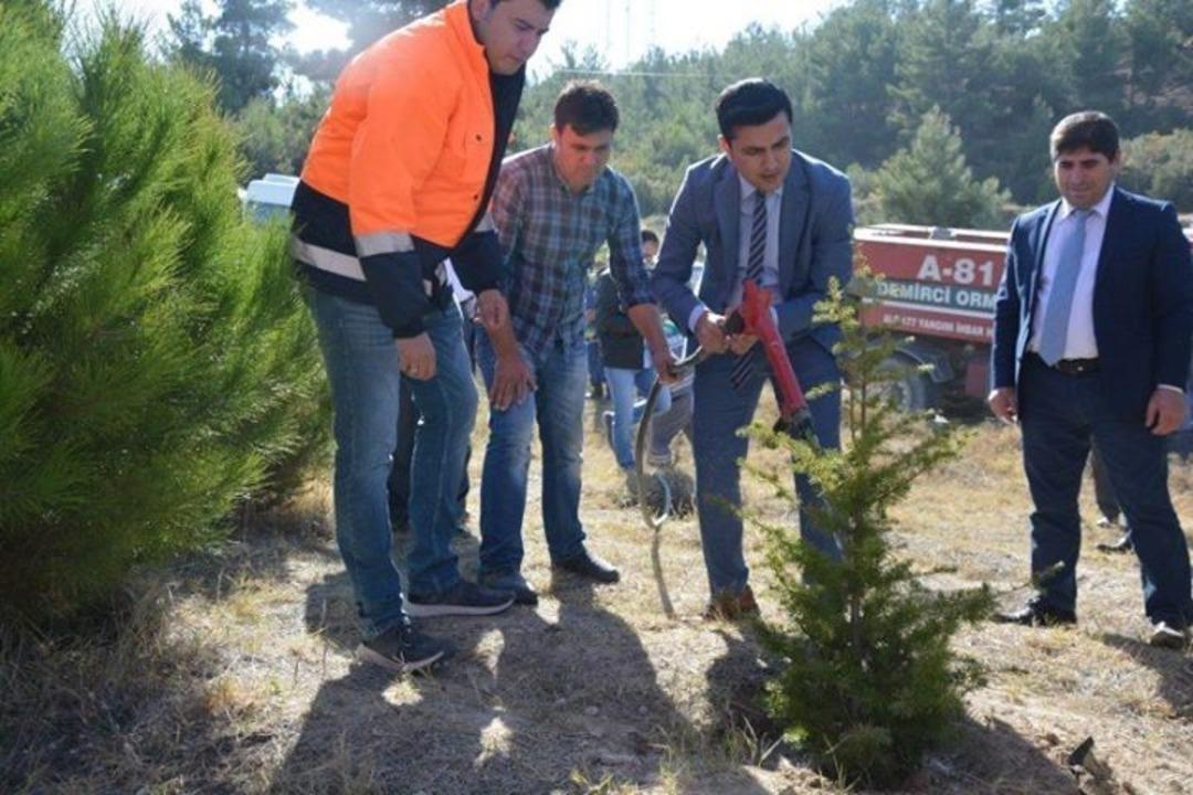 Selendi&rsquo;de "Fidanlar Fidanlarla B&uuml;y&uuml;yor" projesi