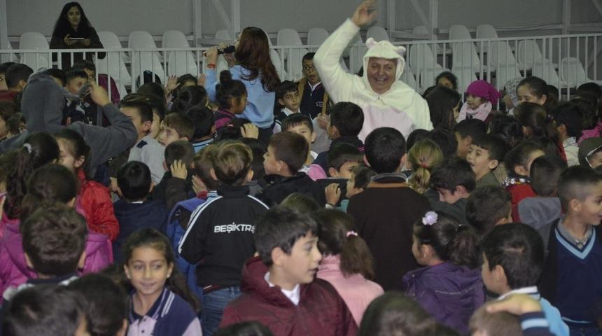 Beyt&uuml;şşebaplı &ouml;ğrencilerin tiyatro sevinci