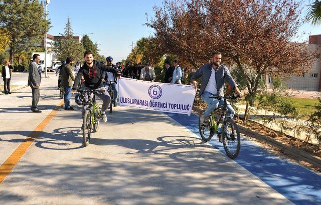 ADÜ’de bisiklet yolları öğrencilerle renklendi