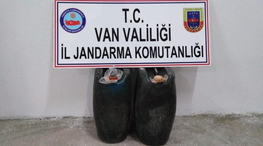 Van&rsquo;da bin 210 litre ka&ccedil;ak akaryakıt ele ge&ccedil;irildi