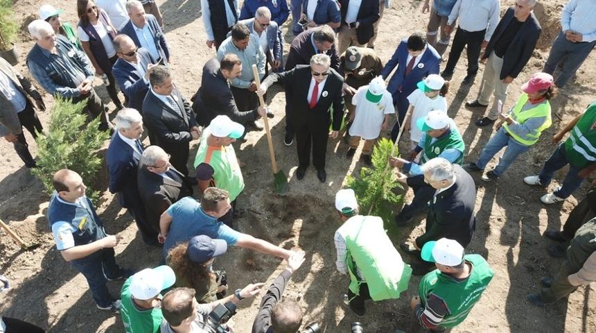 Mersin&rsquo;de 238 bin 362 fidan toprakla buluşturuldu