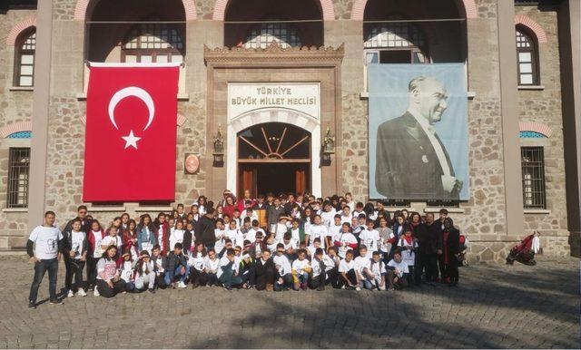 Kırkağaçlı öğrenciler Anıtkabir’de