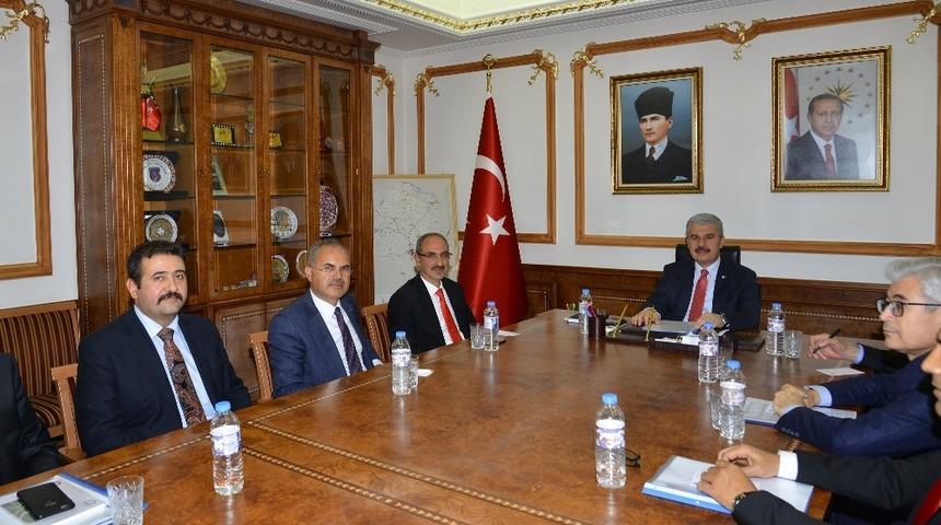 İş adamları, il ekonomisi i&ccedil;in Kırşehir protokol&uuml; ile bir araya geldi