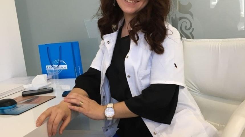 Dişlerdeki &ccedil;apraşıklık g&uuml;lmeyi engelliyor