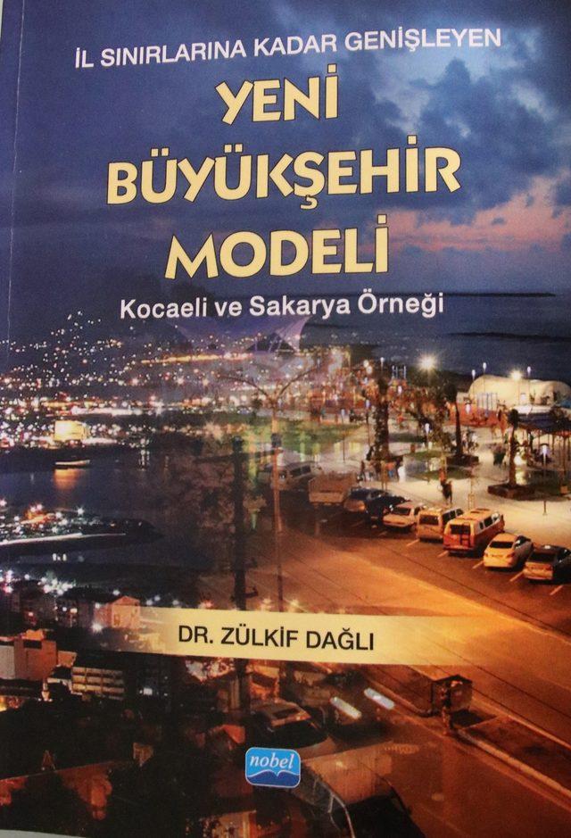 Vali Dağlı 'Büyükşehir Modeli'nin etkilerini kitaplaştırdı