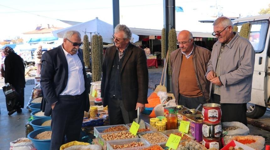 Başkan Karaaslan U&ccedil;hisar&rsquo;da pazar esnaflarını ziyaret etti