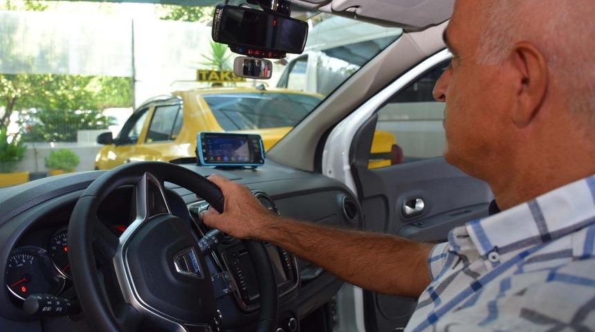 Taksilere kamera &rsquo;odanın değil bakanlığın emri&rsquo; &ccedil;ıkışı