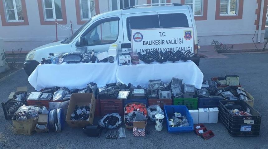 Jandarmadan kaçak oto yedek parça operasyonu