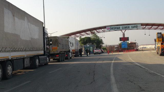 Çobanbey Sınır Kapısı kapandı, Öncüpınar da yoğunluk oluştu 1