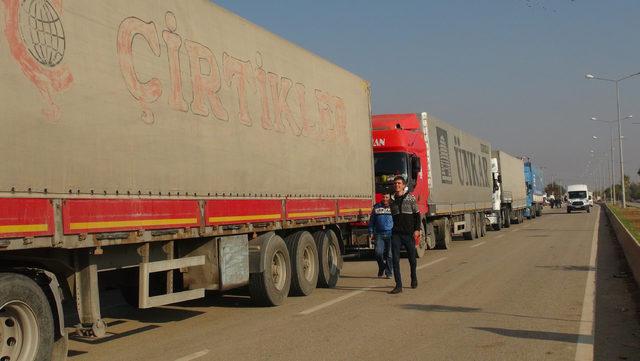 Çobanbey Sınır Kapısı kapandı, Öncüpınar da yoğunluk oluştu 3