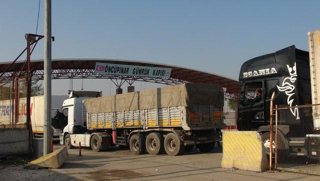 &Ccedil;obanbey Sınır Kapısı kapandı, &Ouml;nc&uuml;pınar da yoğunluk oluştu 4